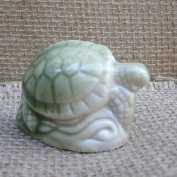 Vintage Wade Whimsies Sea Turtle Figurine - Picture 4 of 13